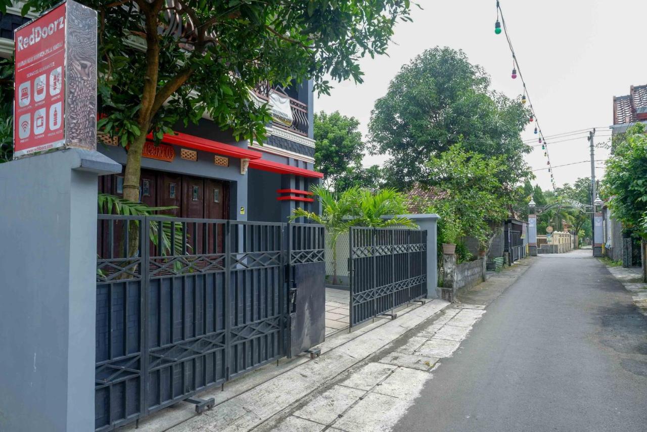 Готель Reddoorz Syariah Near Monumen Jogja Kembali Kejayan Екстер'єр фото